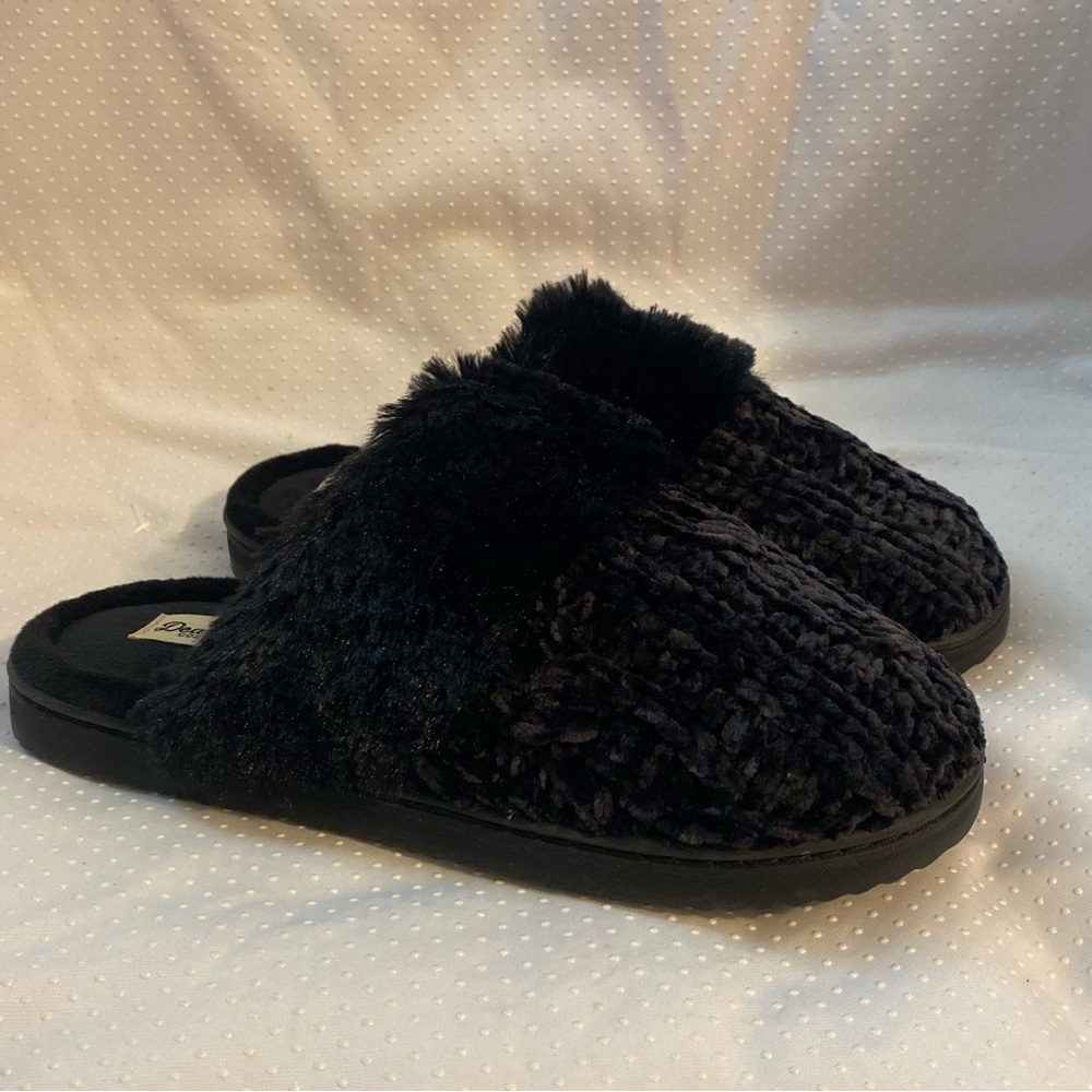 DearFoams Black Fuzzy Slippers Women’s‎ Size 5-6 Slip On New